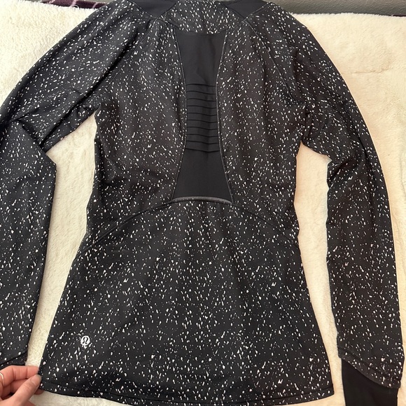 Lululemon jacket - Picture 2 of 5